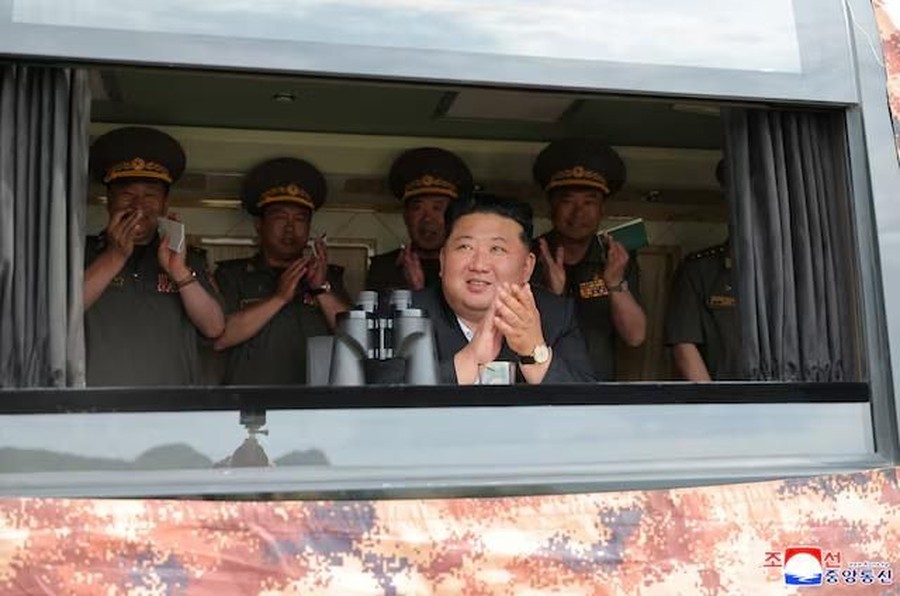 Kim Jong Un Pantau Langsung Uji Tembak Rudal, Serukan Peningkatan Kekuatan Tempur Angkatan Laut