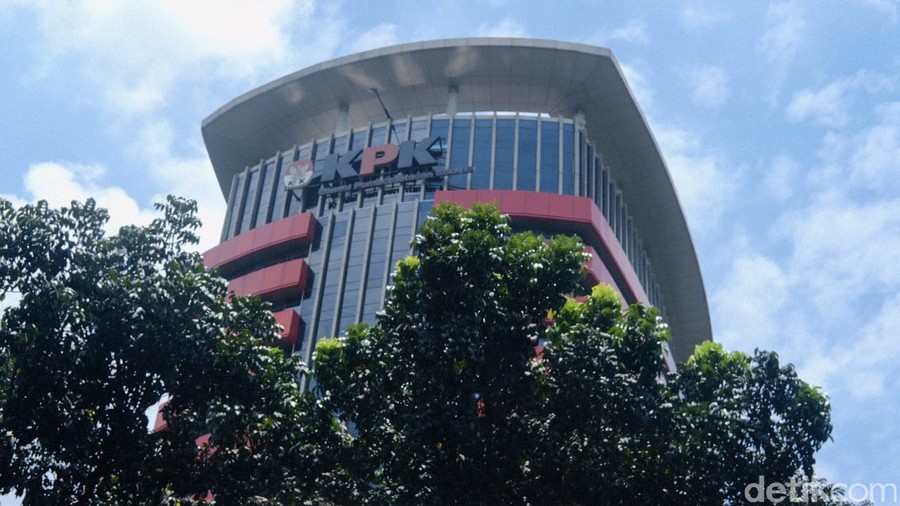KPK Analisis Laporan Raja Juli Antoni Terkait Amplop dari Bupati Kuansing