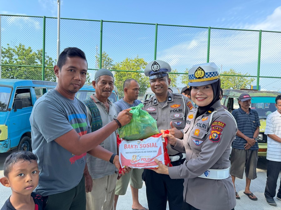 Ribuan Paket Bansos dan Air Bersih Mengalir untuk Warga Riau dalam Rangka HUT Bhayangkara