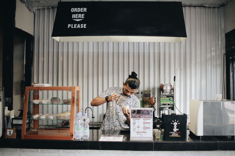 Barista Profesional di Indonesia: Keterampilan Wajib dan Sertifikasi yang Mengangkat Karir