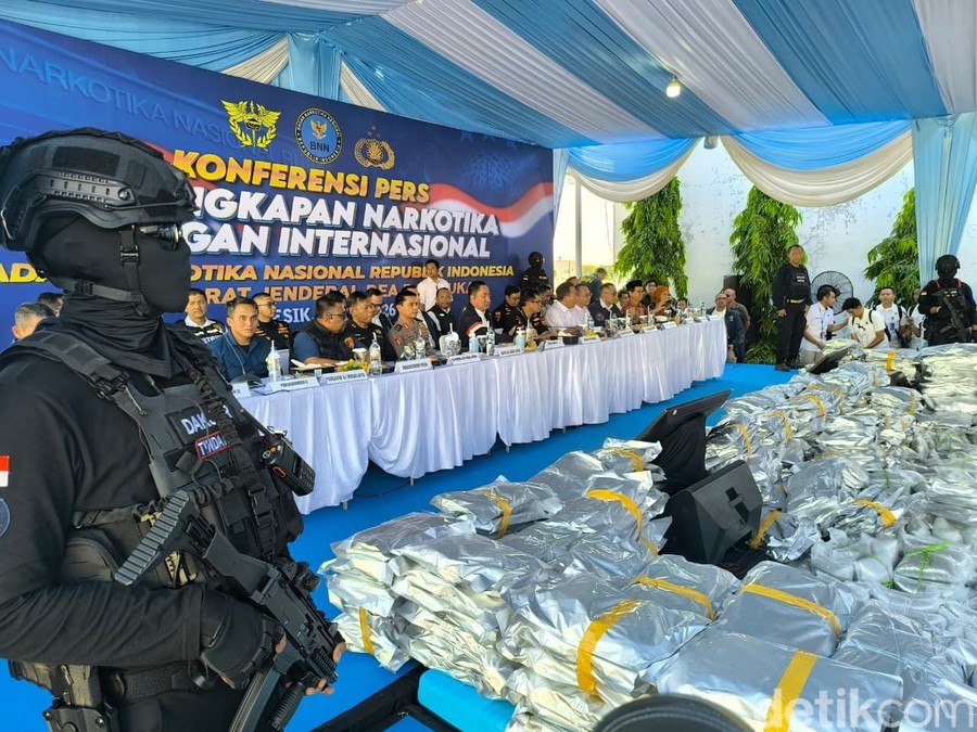 BNN Bongkar Gudang Narkoba Raksasa di Gresik, 3,37 Ton Ganja dan 12 Tersangka Diamankan