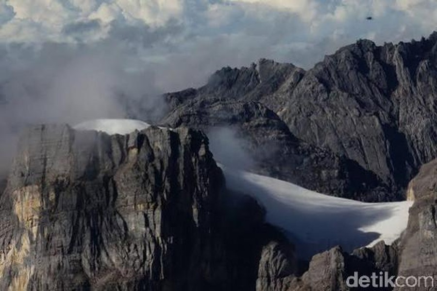 Es Abadi di Puncak Jaya Diprediksi Punah Akhir 2026