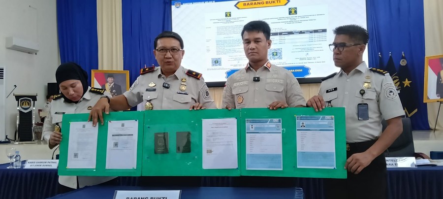 Dua Warga Negara Pakistan Dideportasi Imigrasi Setelah Manipulasi Data Demi Peroleh Izin Tinggal Terbatas