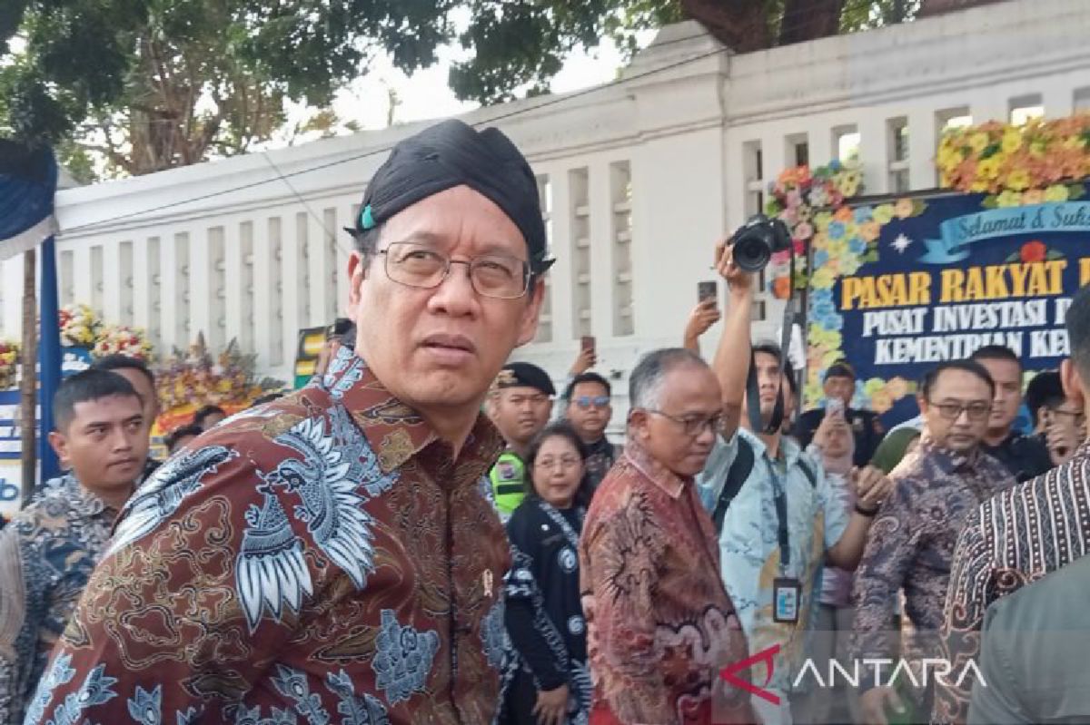 Purbaya Turunkan Bunga Pinjaman Mikro Jadi 8 Persen
