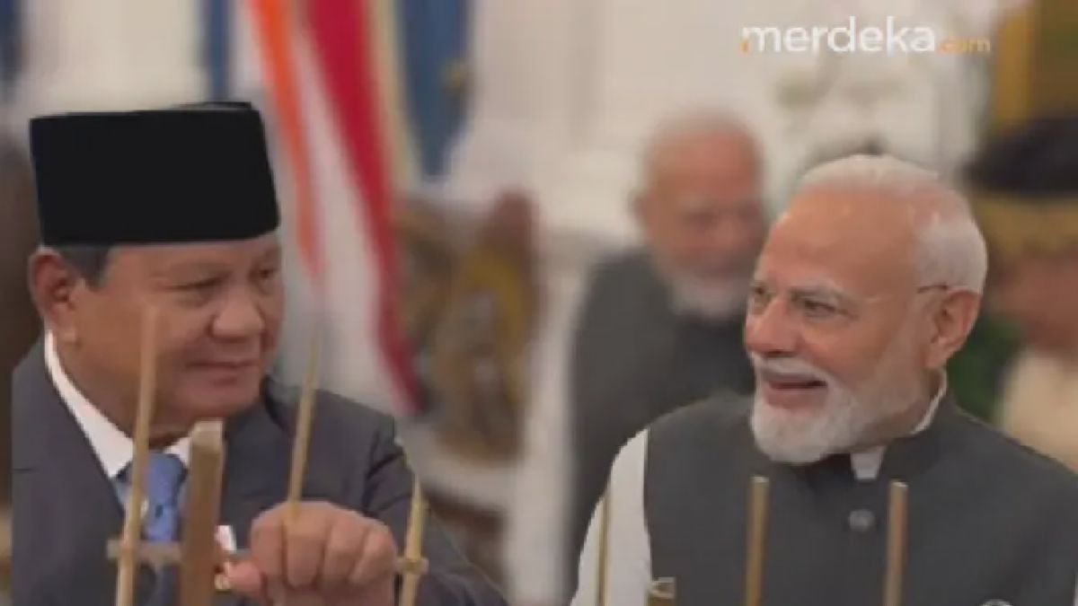 PM India Modi Mainkan Angklung Hadiah dari Presiden Prabowo