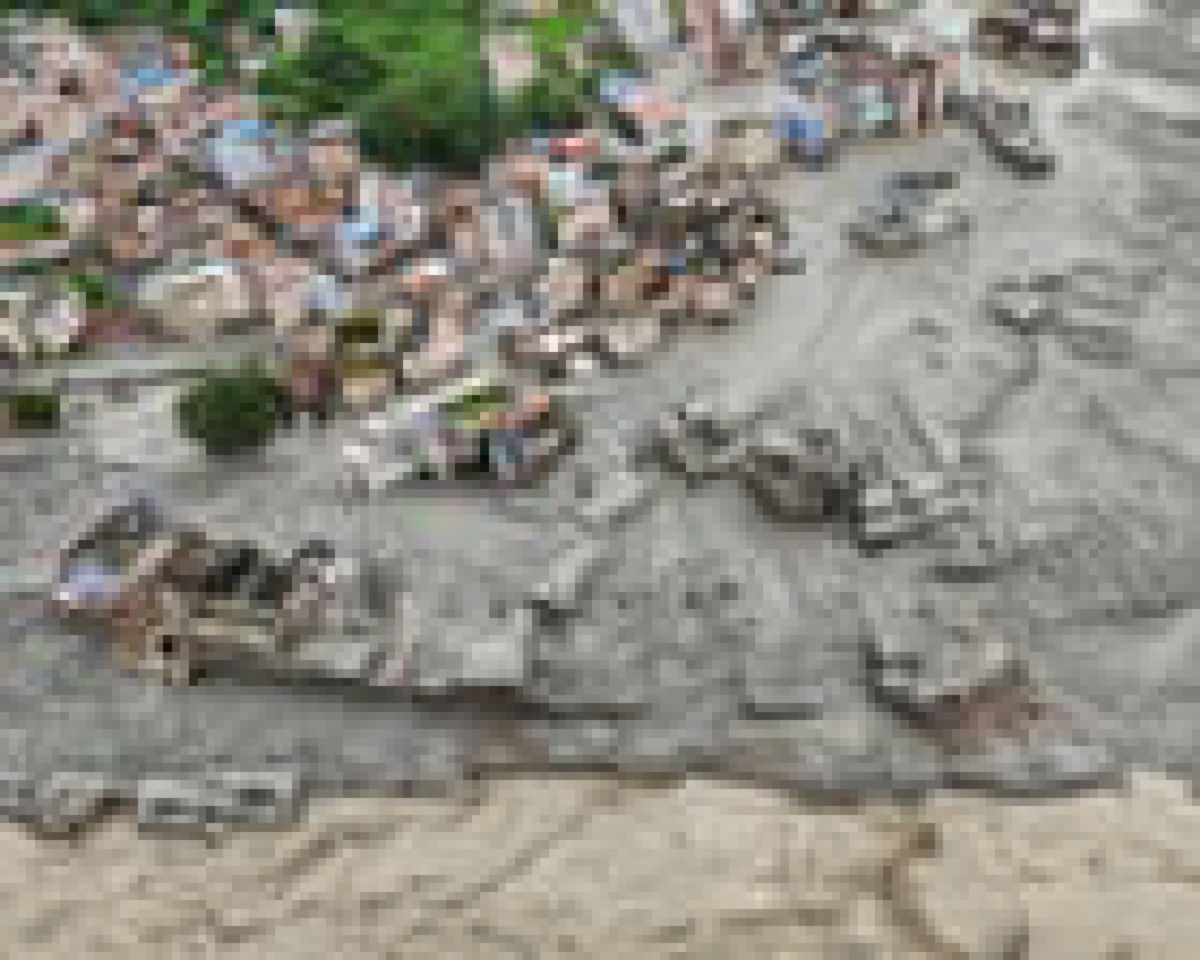 Banjir Bandang Nepal-Tibet Tewaskan 356 Orang, 1.400 Wisatawan Masih Hilang