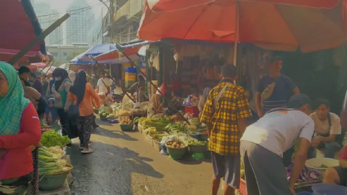 ...beras atau grosir, menandakan distribusi barang berjalan lancar tanpa adanya kepanikan pembelian.