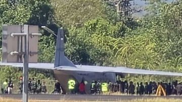 Pesawat TNI Jenis Cassa Tergelincir di Bandara Hasanuddin Makassar